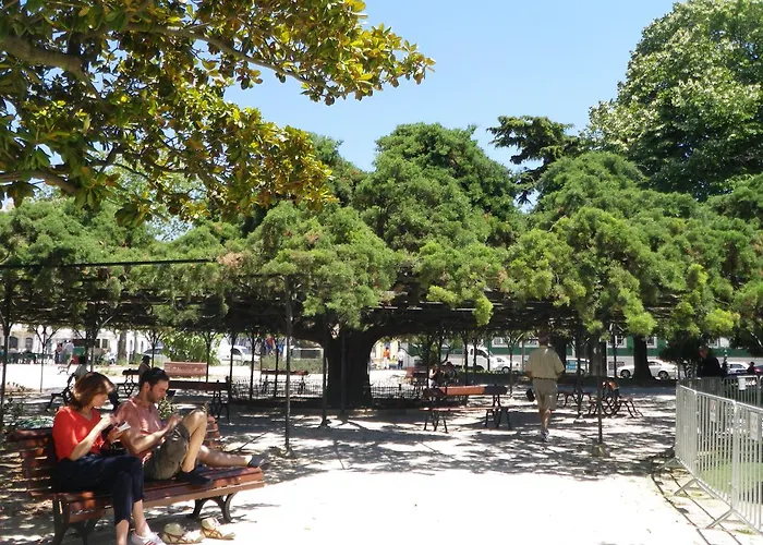 Lovelystay - Artsy Real Daire *